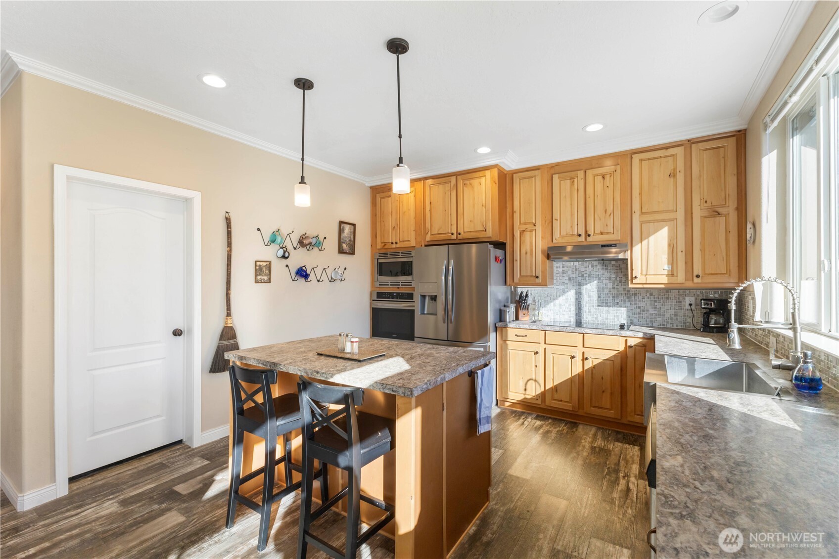 13113 Algyer Road Southeast Rainier, WA 98576 - Photo 10 of 40