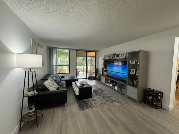 $139,000 | 6701 North University Drive, Unit 216, Tamarac, FL 33321