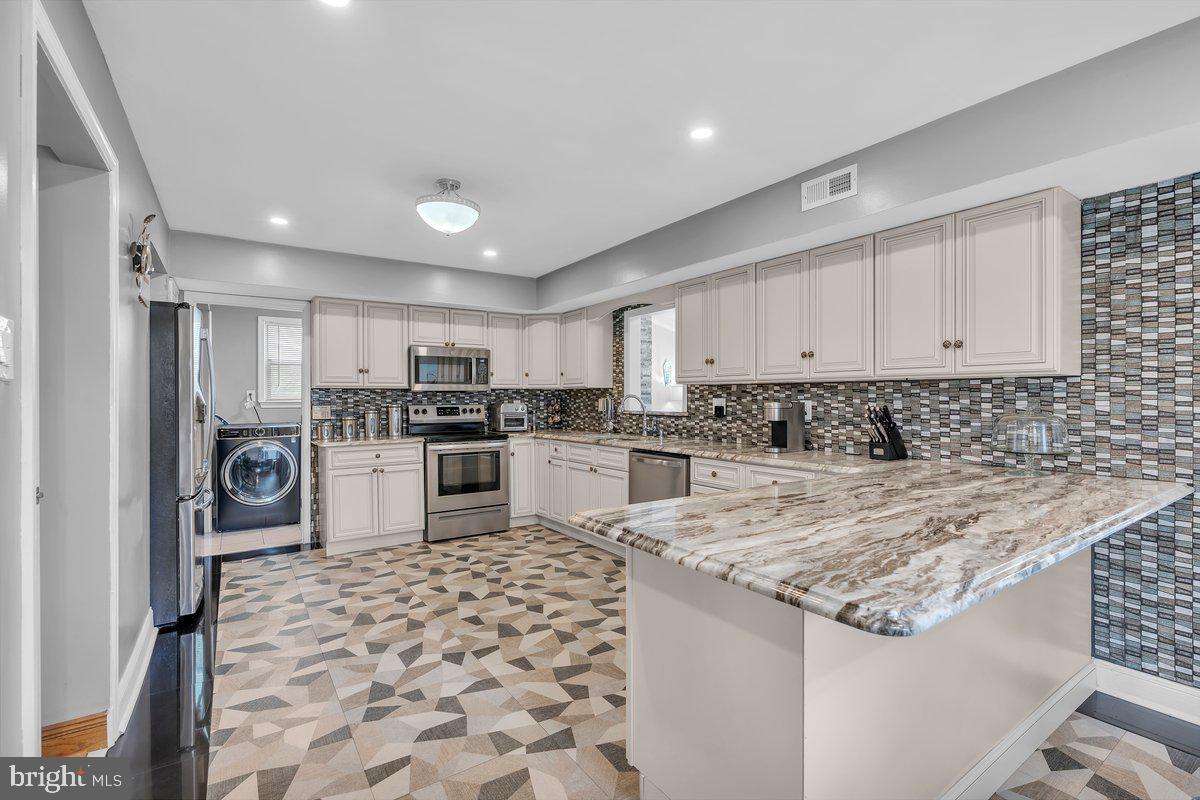 2942 Wexford Road Bensalem, PA 19020 - Photo 12 of 46