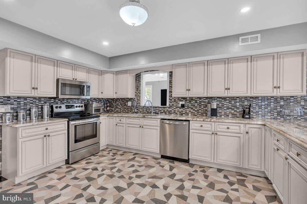 2942 Wexford Road Bensalem, PA 19020 - Photo 13 of 46
