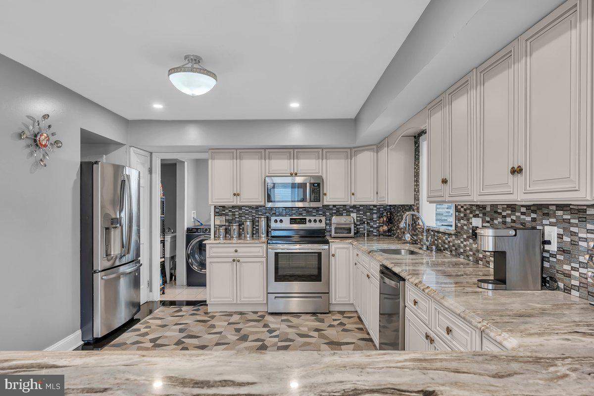 2942 Wexford Road Bensalem, PA 19020 - Photo 15 of 46