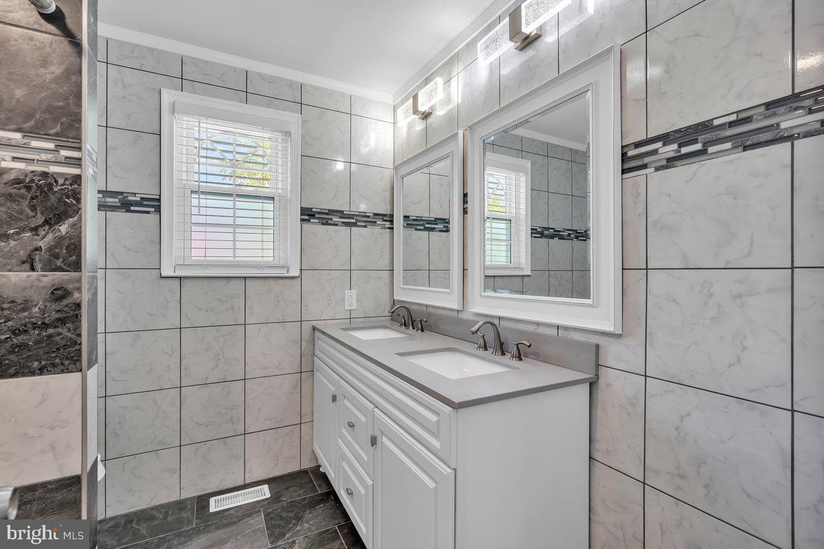 2942 Wexford Road Bensalem, PA 19020 - Photo 31 of 46