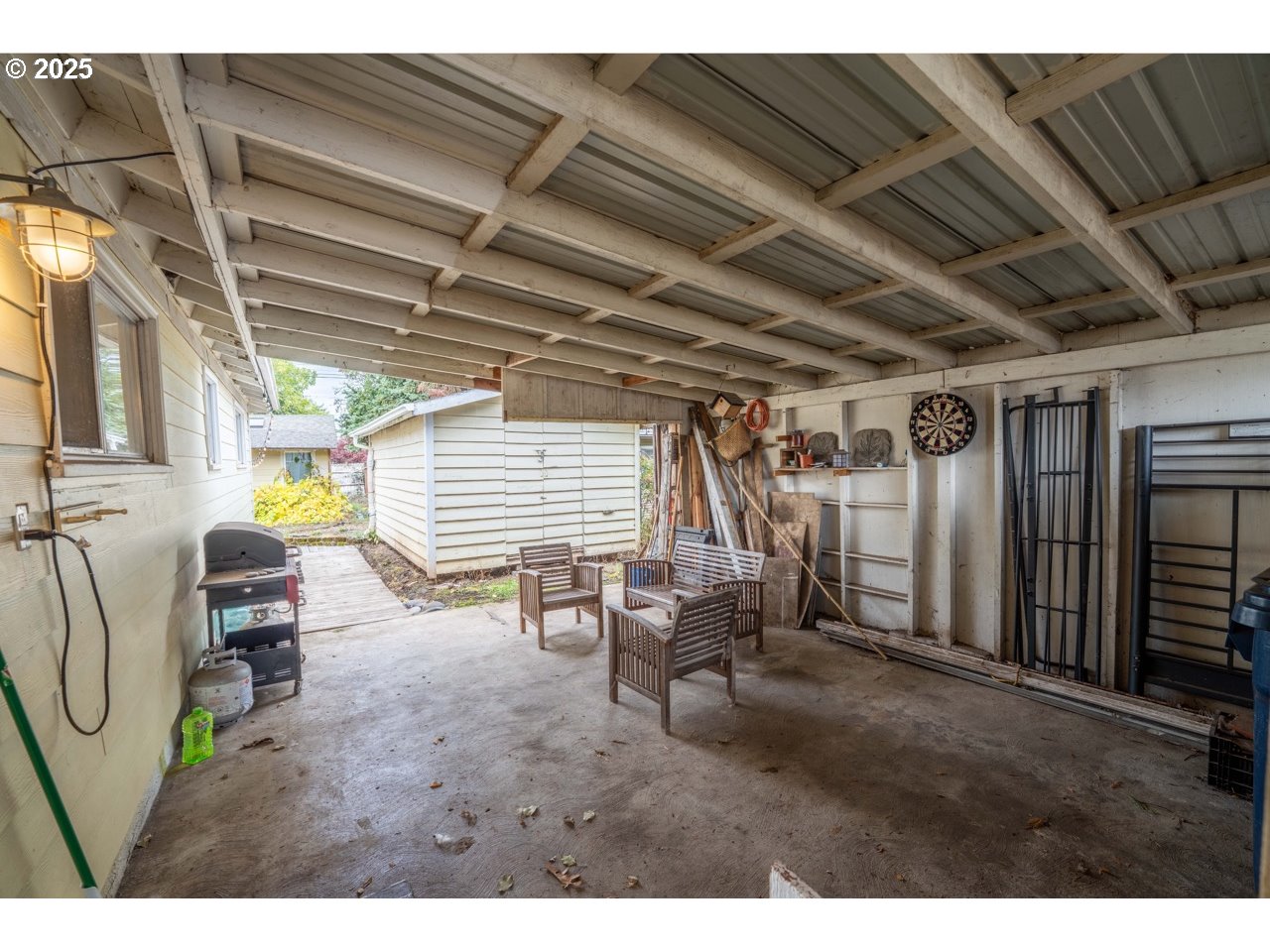 436 West M Street Springfield, OR 97477 - Photo 21 of 22 a view of living room with furniture and a window