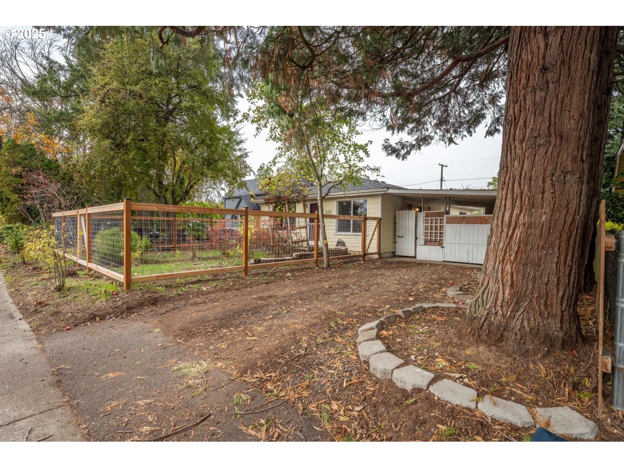 436 West M Street Springfield, OR 97477 - Photo 3 of 22 a view of outdoor space and yard