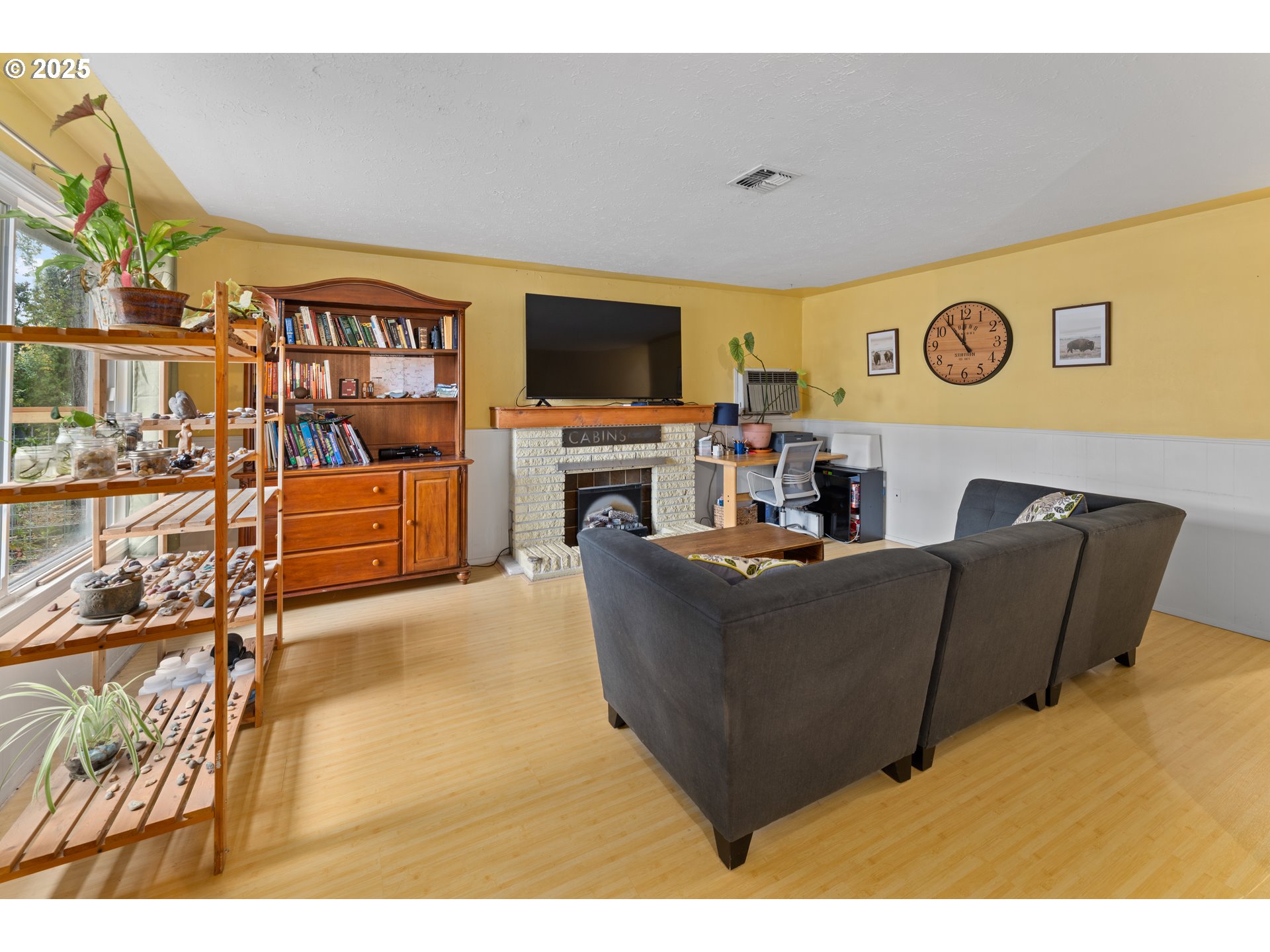 436 West M Street Springfield, OR 97477 - Photo 10 of 22 a living room with furniture and a flat screen tv