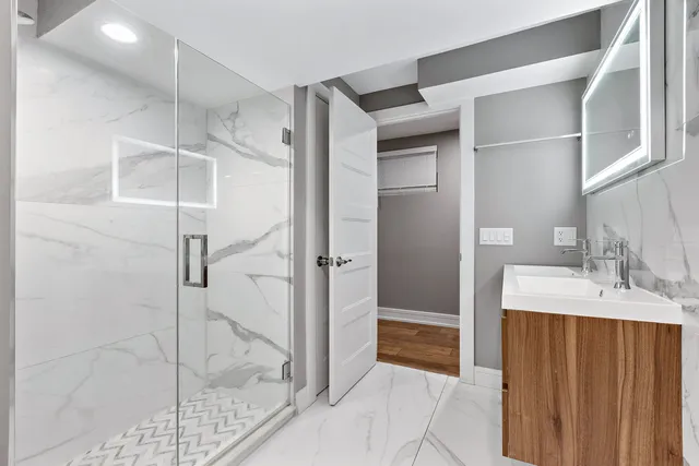 $199,999 | 443 East 45th Place, Unit 1, Chicago, IL 60653