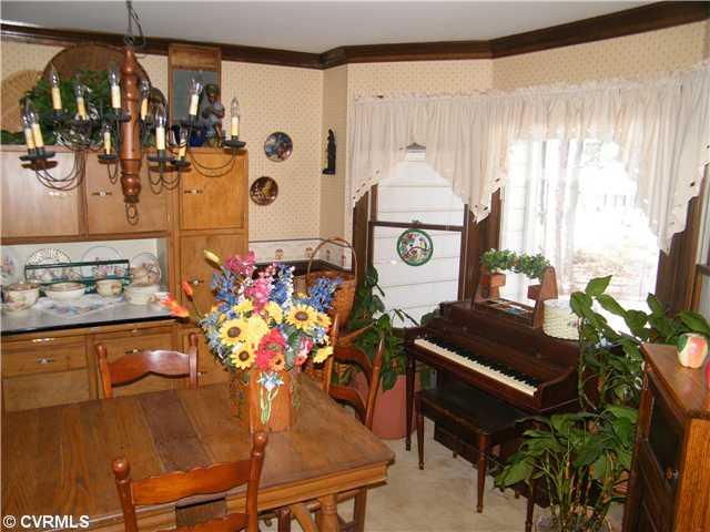 4221 Oxbridge Road North Chesterfield, VA 23236 - Photo 3 of 10 Gallery Image 3