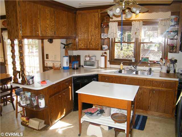 4221 Oxbridge Road North Chesterfield, VA 23236 - Photo 5 of 10 Gallery Image 5