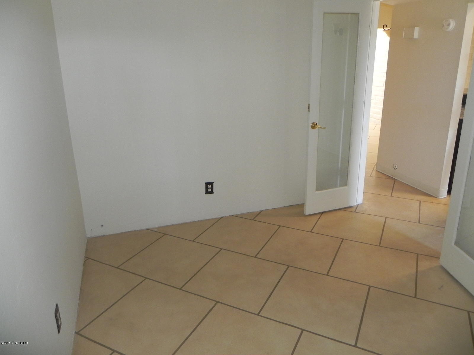 3550 South Mission Road, Unit B Tucson, AZ 85713 - Photo 13 of 15 a view of an empty room