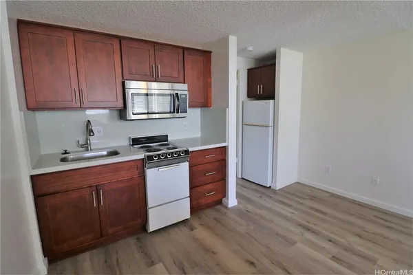 $1,600 | 2860 Waialae Avenue, Unit 207, Honolulu, HI 96826