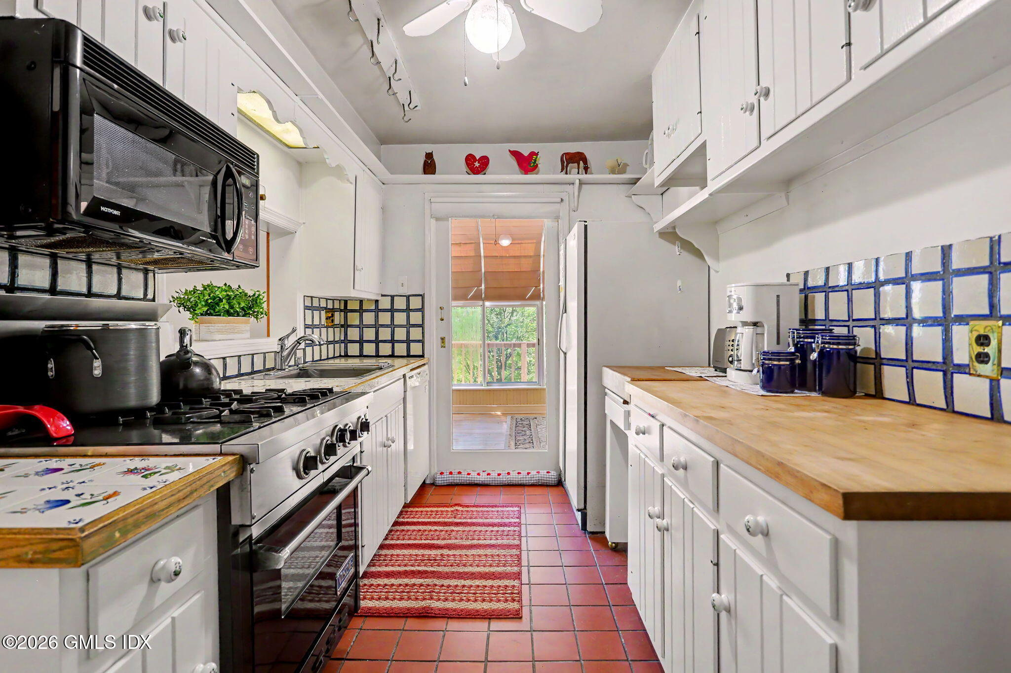 24 Hardscrabble Road Greenwich, CT 06831 - Photo 12 of 34 9-web-or-mls-24-hardscrabble-rd