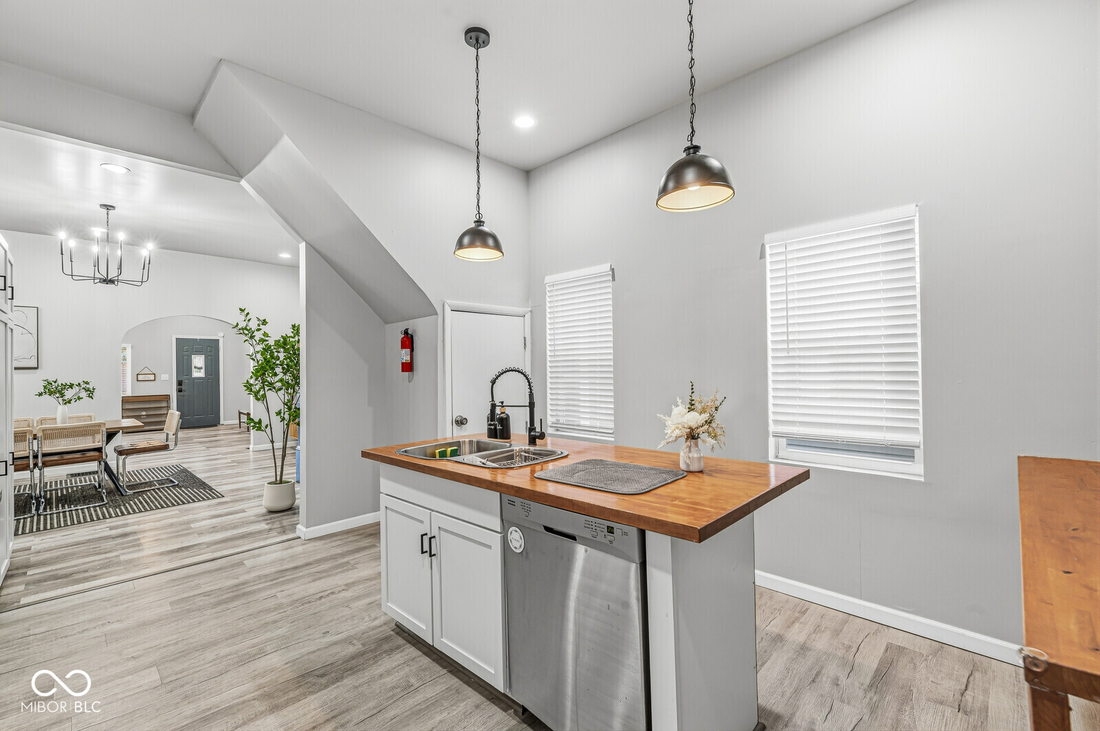 1529 Union Street Indianapolis, IN 46225 - Photo 11 of 44