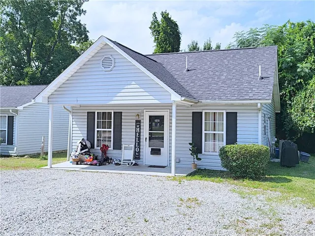 a view of a house with backyard