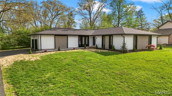 $530,000 | 125 Rue Grand Drive, Lake St. Louis, MO 63367