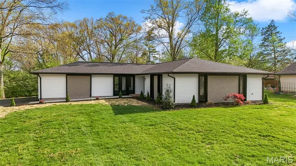 $530,000 | 125 Rue Grand Drive, Lake St. Louis, MO 63367