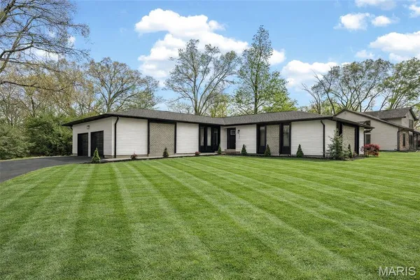 $530,000 | 125 Rue Grand Drive, Lake St. Louis, MO 63367