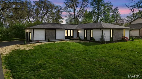 $530,000 | 125 Rue Grand Drive, Lake St. Louis, MO 63367