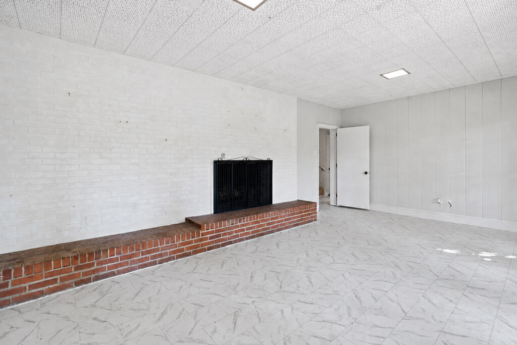 308 Hunting Road Greenwood, SC 29646 - Photo 17 of 27 Gallery Image 17