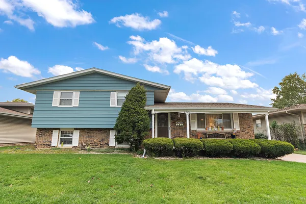 $299,900 | 2924 192nd Place, Lansing, IL 60438