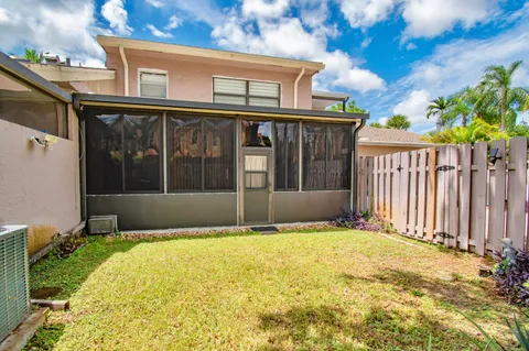 $585,000 | 6640 Thornhill Court, Unit 6, Boca Raton, FL 33433