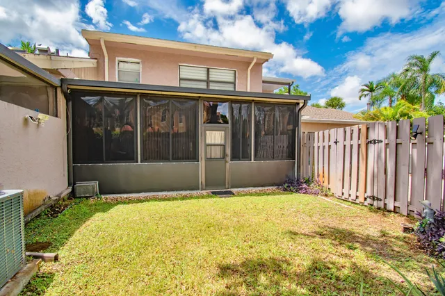 $585,000 | 6640 Thornhill Court, Unit 6, Boca Raton, FL 33433