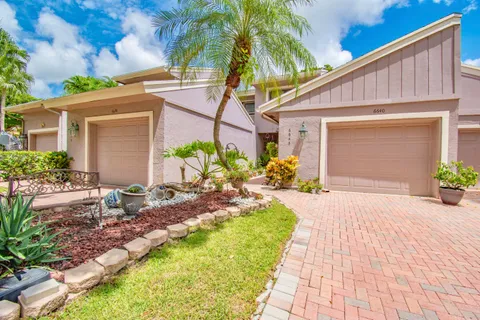 $585,000 | 6640 Thornhill Court, Unit 6, Boca Raton, FL 33433