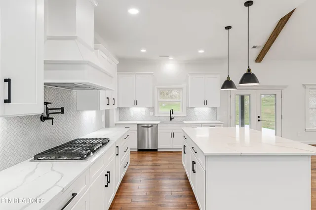 $950,000 | 5918 John Drive, Greenback, TN 37742