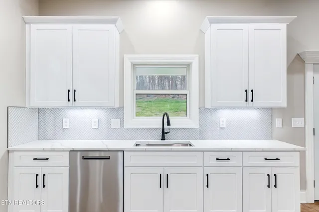 $950,000 | 5918 John Drive, Greenback, TN 37742