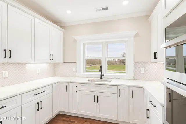 $950,000 | 5918 John Drive, Greenback, TN 37742