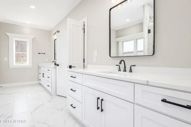 $950,000 | 5918 John Drive, Greenback, TN 37742