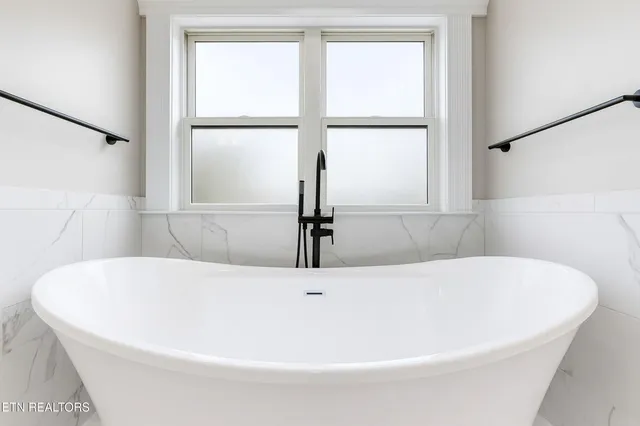 $950,000 | 5918 John Drive, Greenback, TN 37742