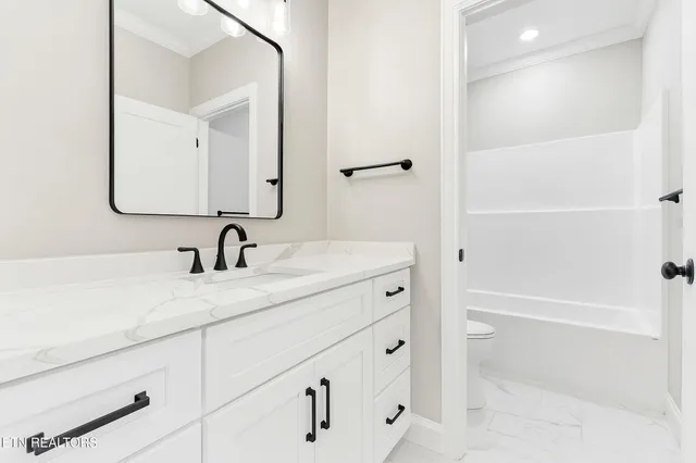 $950,000 | 5918 John Drive, Greenback, TN 37742