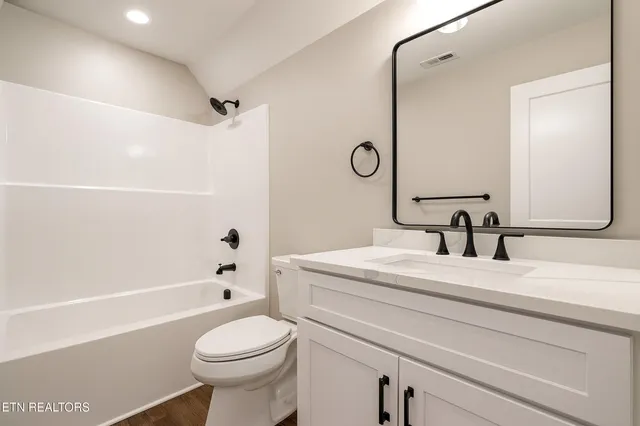 $950,000 | 5918 John Drive, Greenback, TN 37742