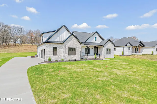 $950,000 | 5918 John Drive, Greenback, TN 37742
