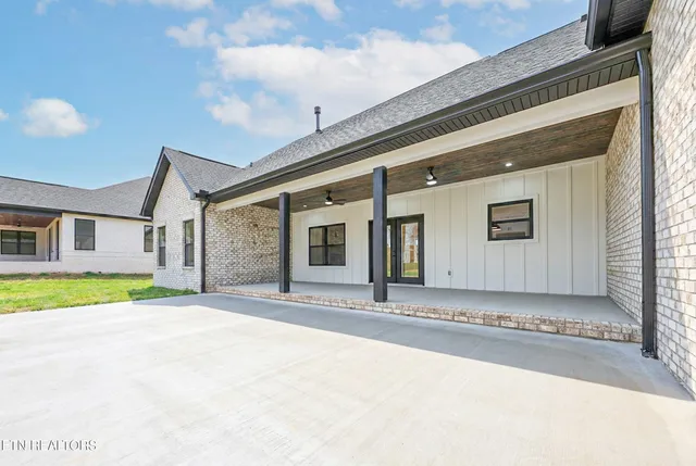 $950,000 | 5918 John Drive, Greenback, TN 37742