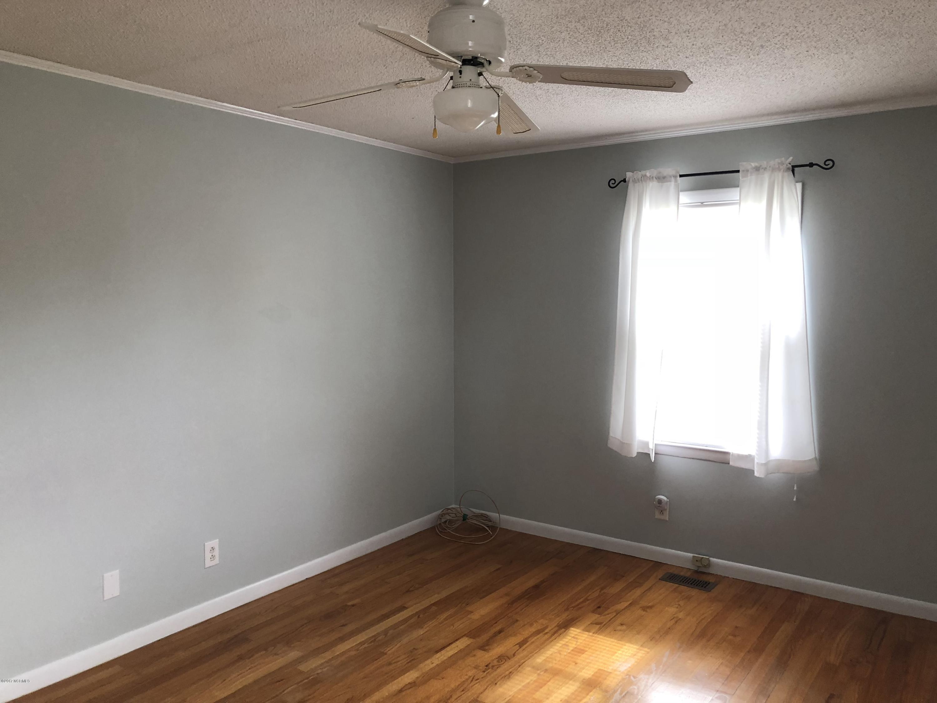 332 Tuttles Grove Road Beaufort, NC 28516 - Photo 14 of 30 Master Bed 2