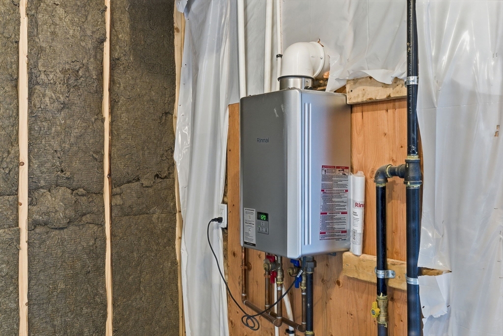 3 Elise Avenue, Unit 95 Londonderry, NH 03053 - Photo 40 of 42 a bathroom with a shower