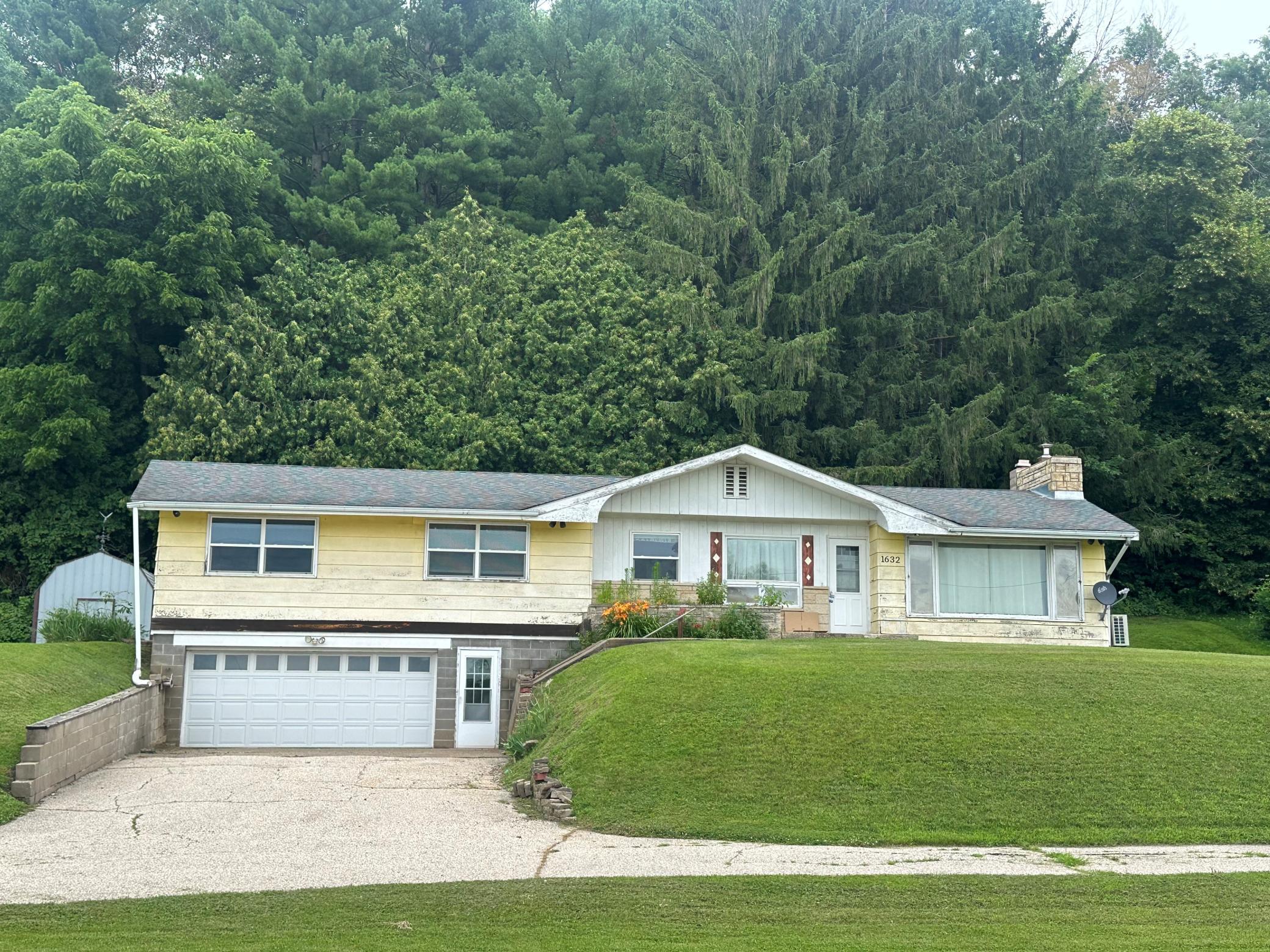 S1632 Highway 35 Alma, WI 54610 - Photo 1 of 8