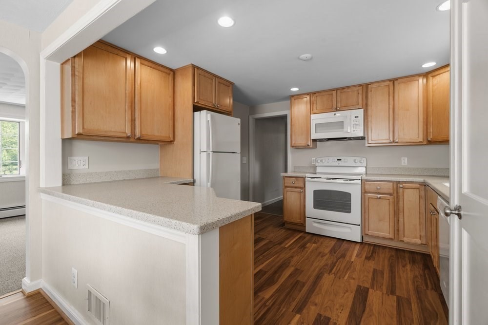 4 Abbott Road Waltham, MA 02452 - Photo 5 of 37 Gallery Image 5