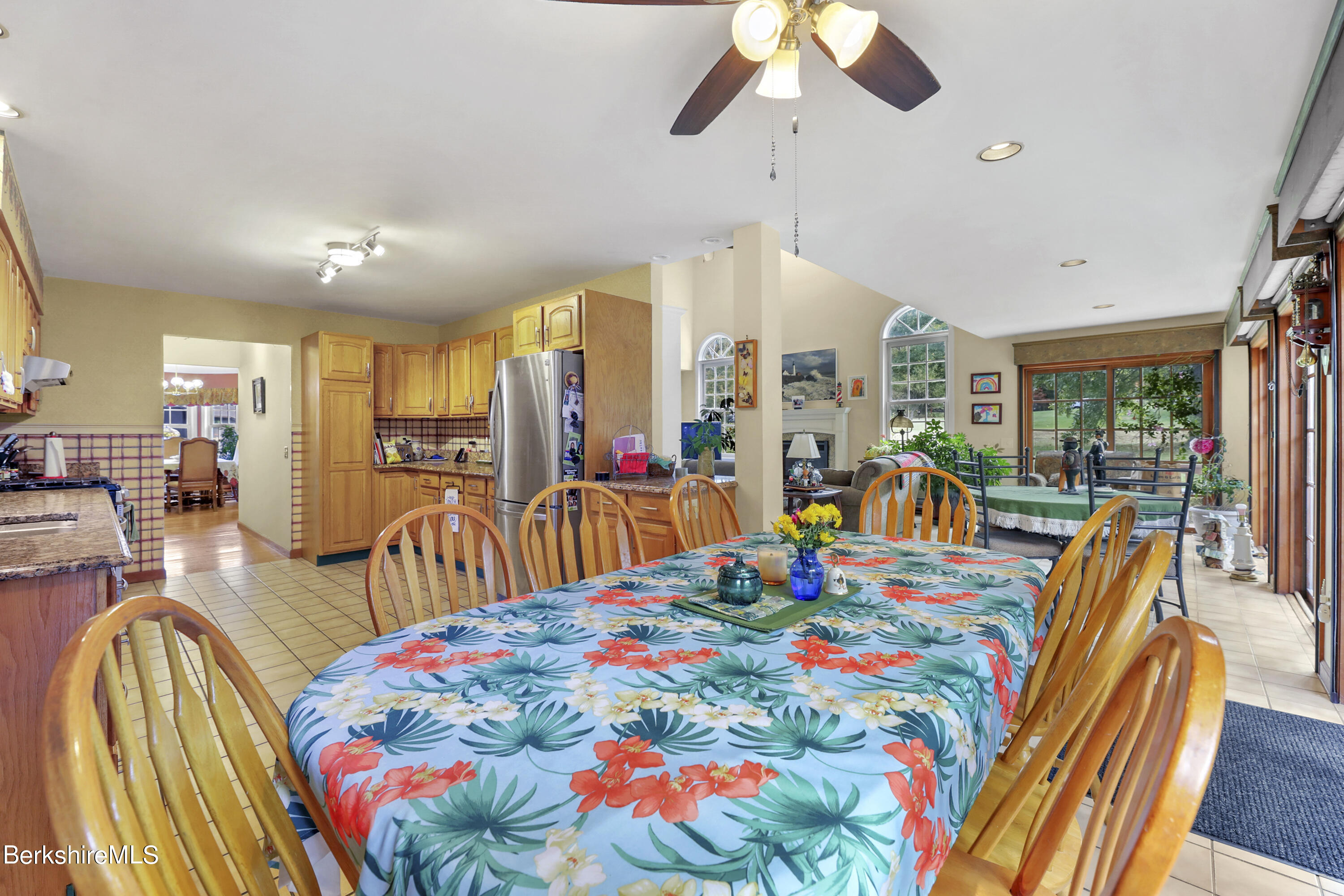 10 Lillybrook Road Pittsfield, MA 01201 - Photo 47 of 91 60 Breakfast Area