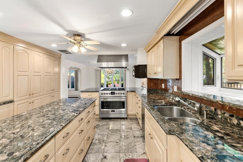 227 Walnut Street Saugus, MA 01906 - Photo 11 of 41