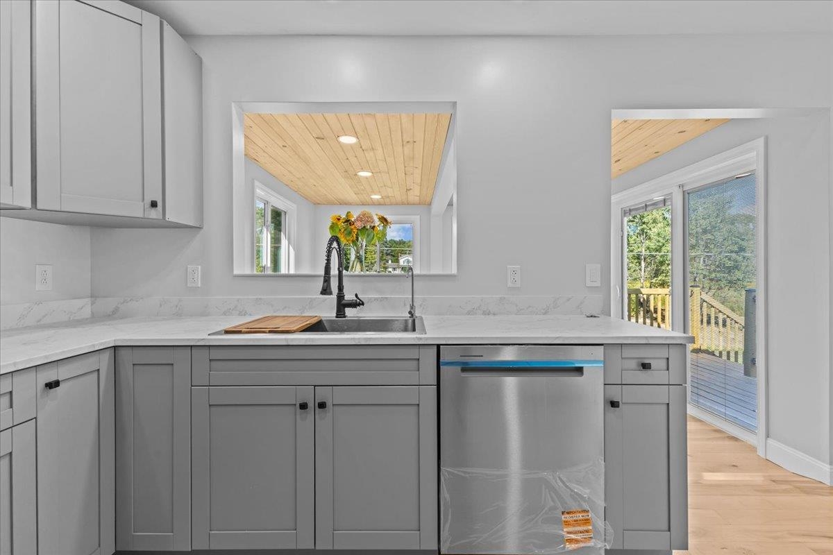 1029 Old Creamery Road Williston, VT 05495 - Photo 8 of 39