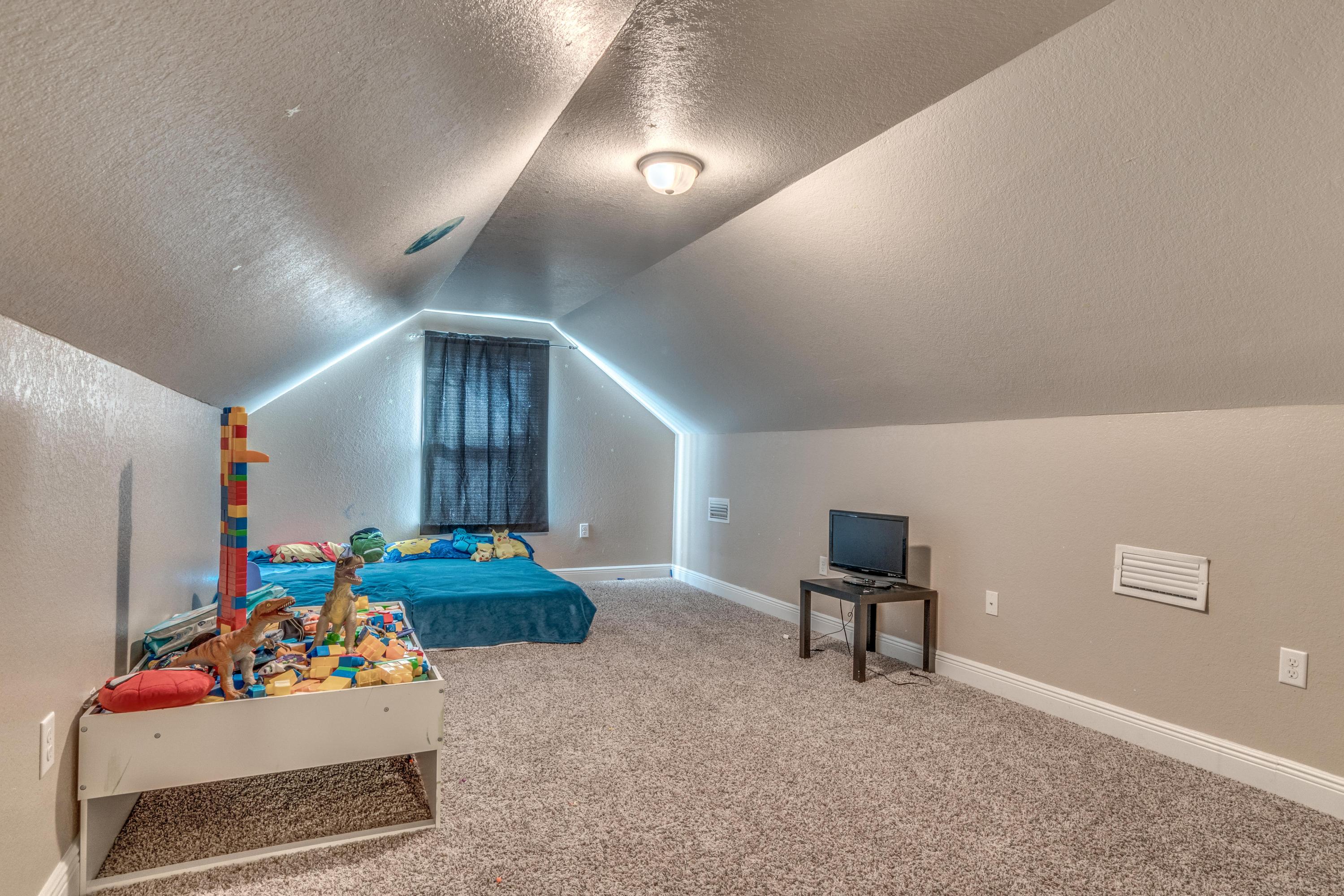 4005 Happy Trails Road Crestview, FL 32539 - Photo 19 of 24 a living room with furniture and a table