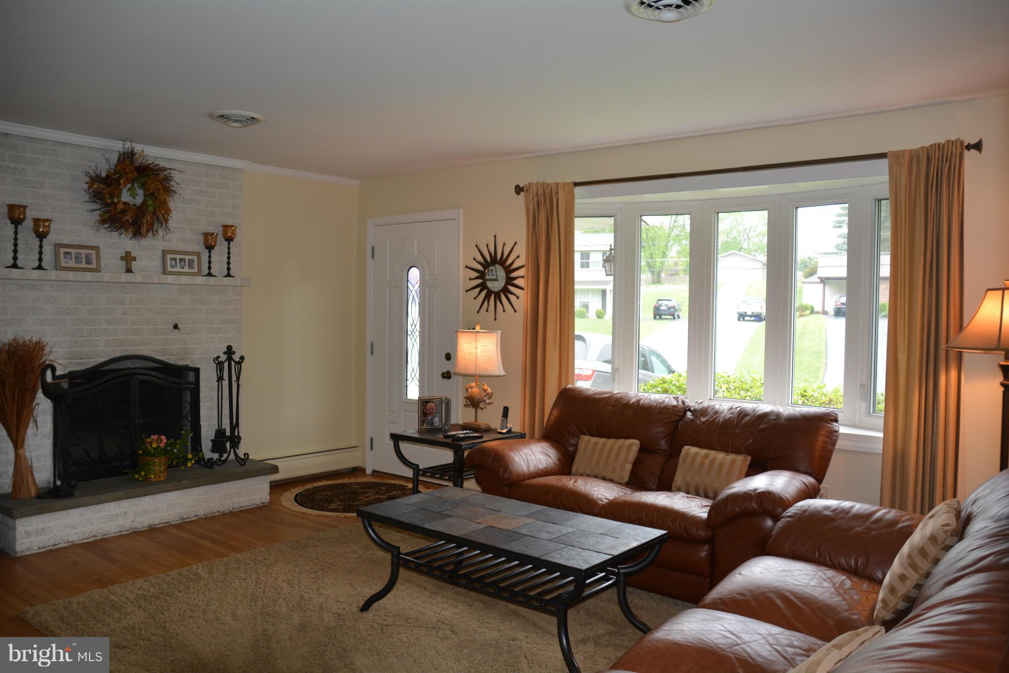 1305 Murgatroyd Road Fallston, MD 21047 - Photo 2 of 22 Living Room
