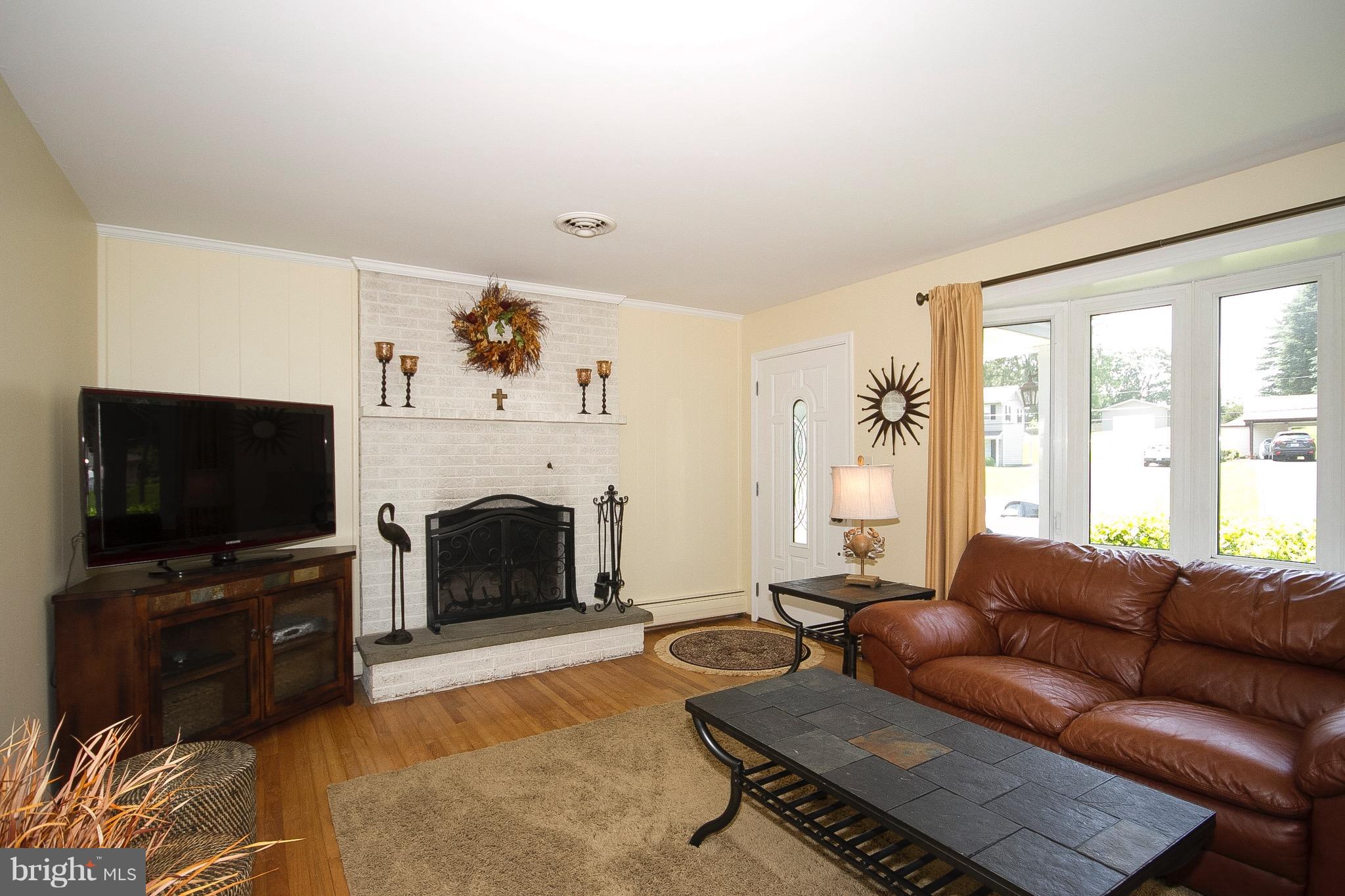 1305 Murgatroyd Road Fallston, MD 21047 - Photo 4 of 22 Bright and sunny