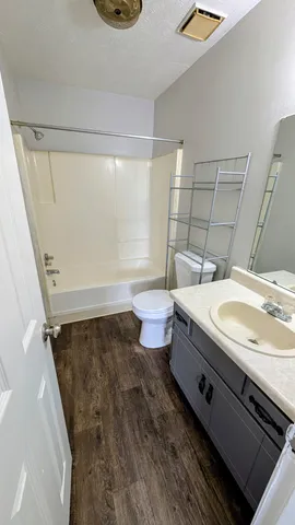 $515,000 | 5120 Linbar Drive, Nashville, TN 37211