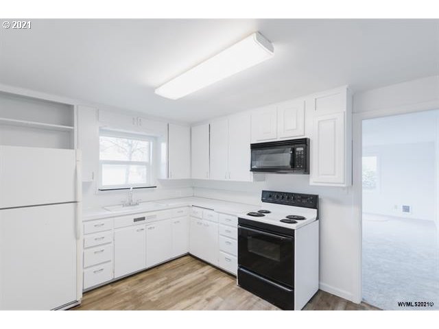 1329 Southwest Queen Avenue Albany, OR 97321 - Photo 2 of 32 Gallery Image 2