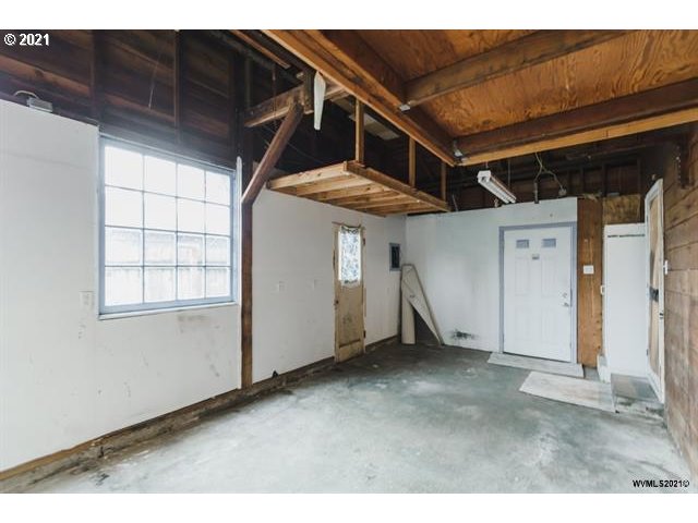 1329 Southwest Queen Avenue Albany, OR 97321 - Photo 23 of 32 Gallery Image 23