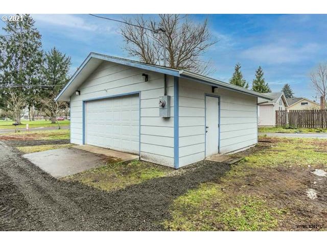 1329 Southwest Queen Avenue Albany, OR 97321 - Photo 30 of 32 Gallery Image 30