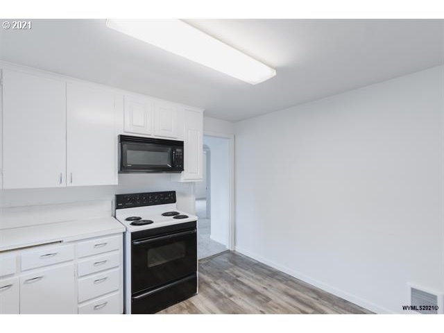 1329 Southwest Queen Avenue Albany, OR 97321 - Photo 6 of 32 Gallery Image 6
